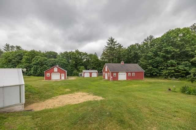 view of yard with an outdoor structure and a garage