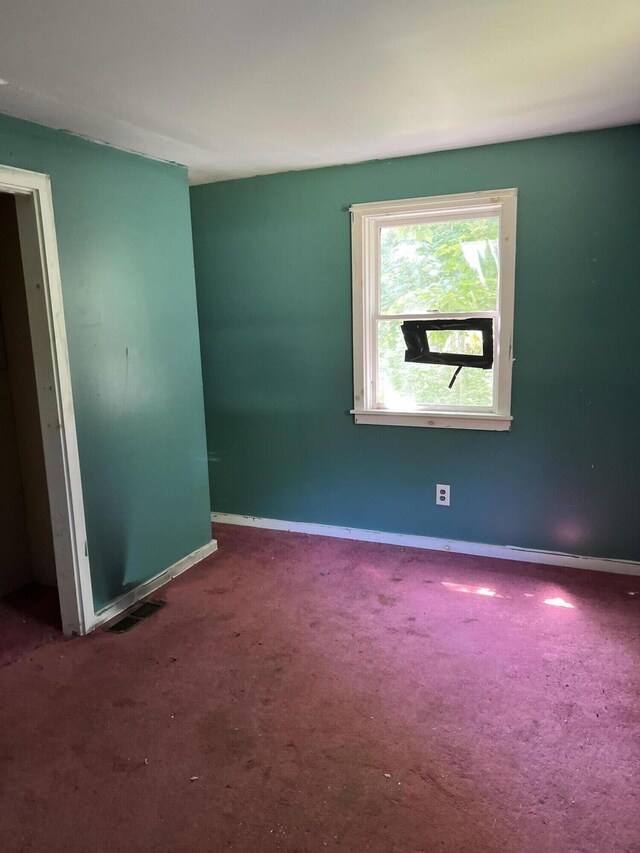 161 Bog Rd, Rockland, ME 04841 - empty room with carpet, baseboards, and visible vents