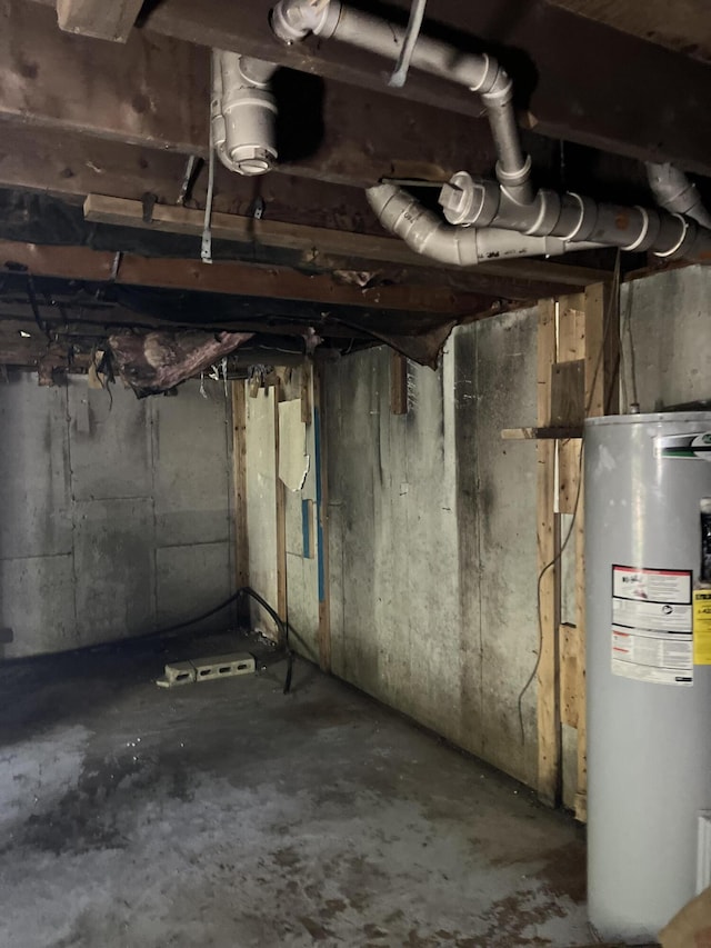 161 Bog Rd, Rockland, ME 04841 - unfinished below grade area with water heater