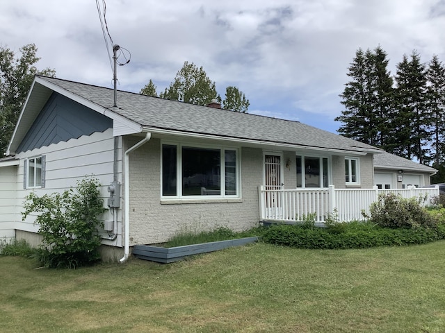 single story home with a front lawn and covered porch