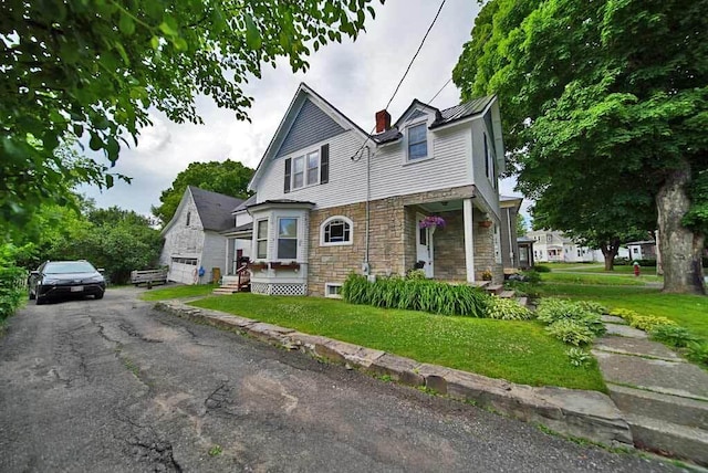 view of front facade featuring a front lawn and a garage