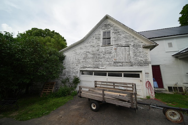 exterior space featuring an outdoor structure and a garage