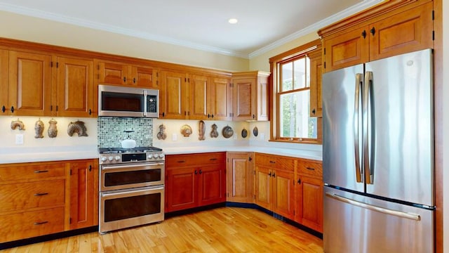 kitchen featuring tasteful backsplash, crown molding, stainless steel appliances, and light wood-type flooring