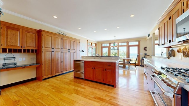 kitchen featuring pendant lighting, crown molding, light hardwood / wood-style floors, appliances with stainless steel finishes, and a kitchen island