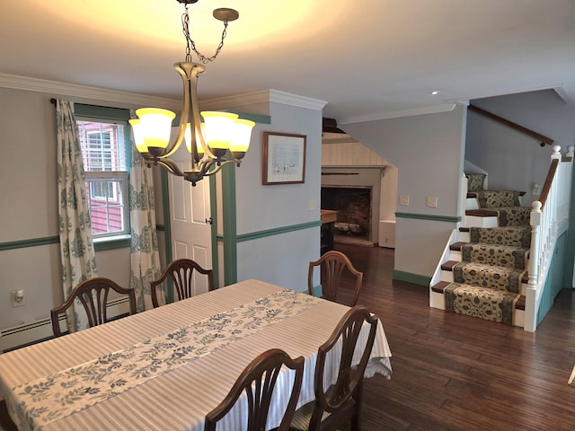 dining room featuring crown molding, dark hardwood / wood-style flooring, and a chandelier