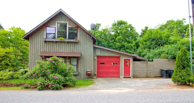 view of front facade with a garage