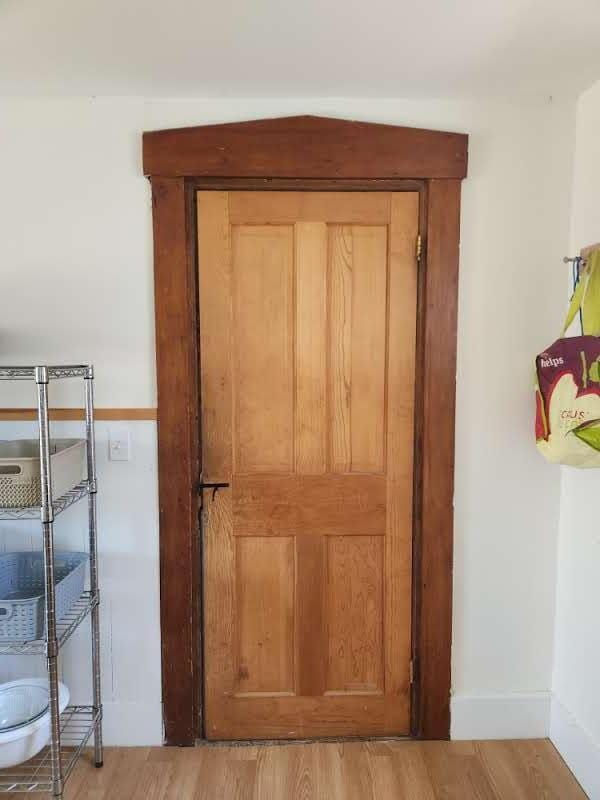 room details featuring hardwood / wood-style floors