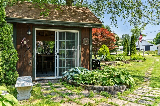 view of shed / structure with a yard