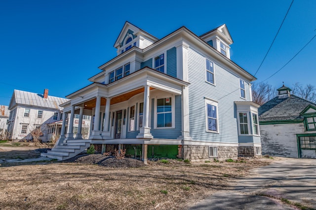 view of front of property featuring covered porch