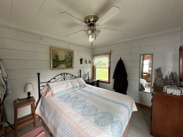 bedroom with ceiling fan