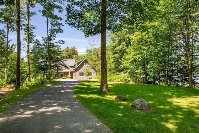 view of front of home featuring a front yard