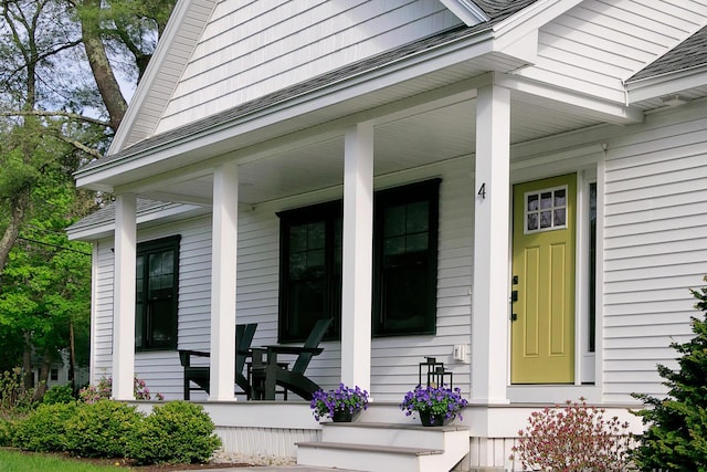 entrance to property featuring covered porch