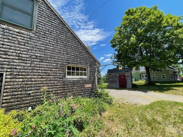 view of side of property featuring a yard