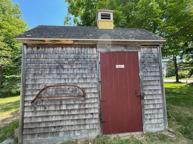 view of outbuilding