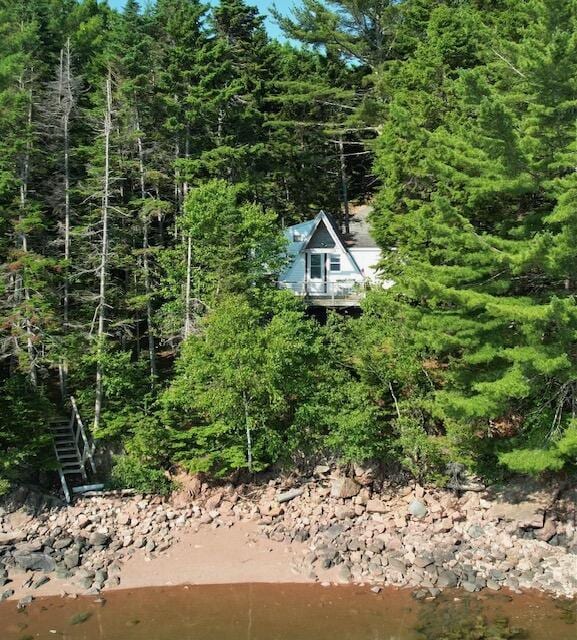 bird's eye view featuring a water view