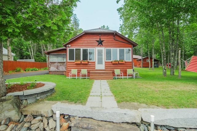 view of front of property with a front yard