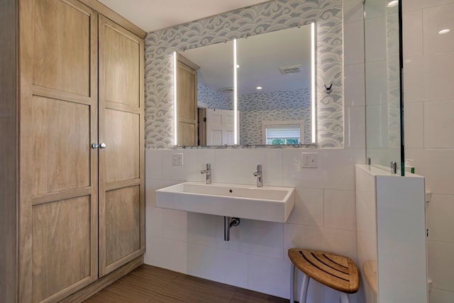 226 Graytown Rd, Sedgwick, ME 04676 - full bath featuring wallpapered walls, a sink, tile walls, and visible vents