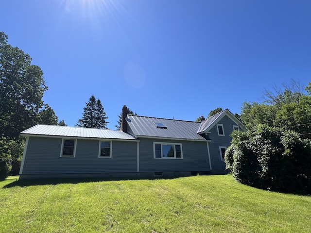 back of house featuring a yard