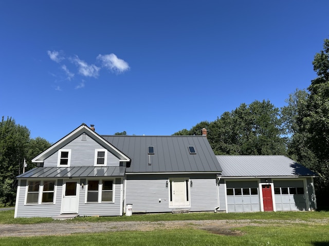 view of front of house featuring a front lawn and a garage