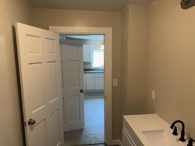 bathroom featuring sink