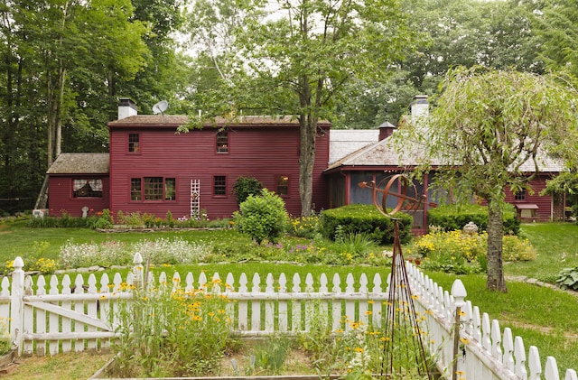 view of front of home with a front yard