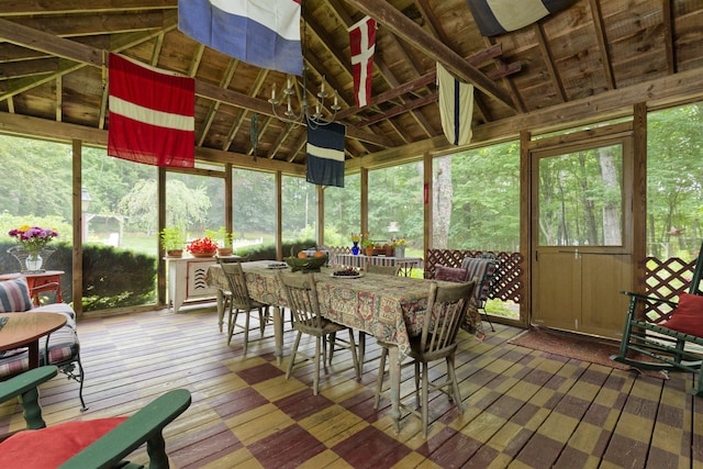 sunroom with vaulted ceiling