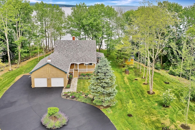 view of front of house with a front lawn