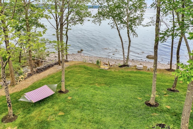 view of yard featuring a water view