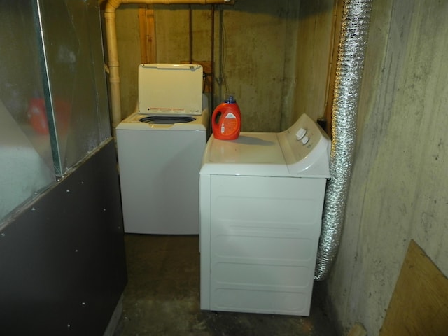 clothes washing area featuring washing machine and dryer