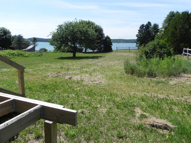 view of yard featuring a water view