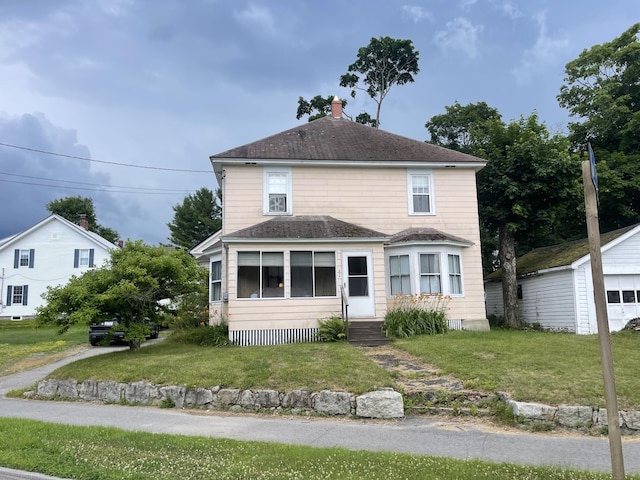 view of front of home featuring a front yard