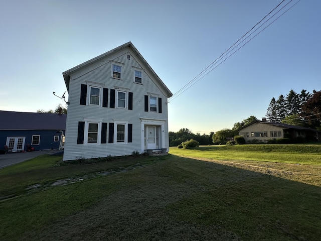 view of front of home with a front lawn