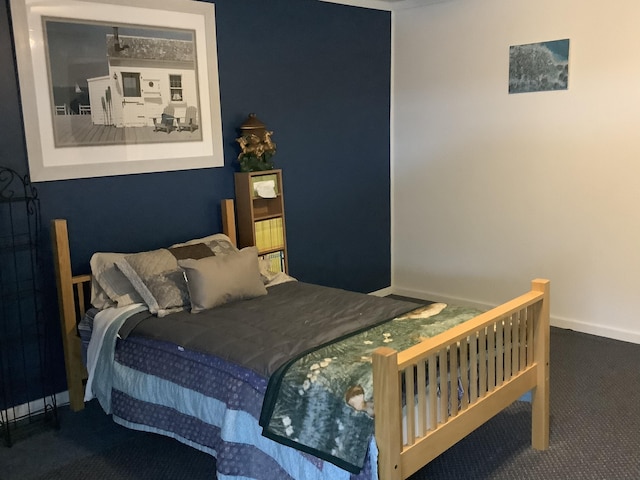 bedroom featuring carpet floors