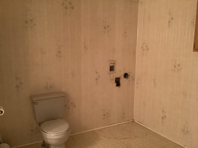 bathroom featuring toilet