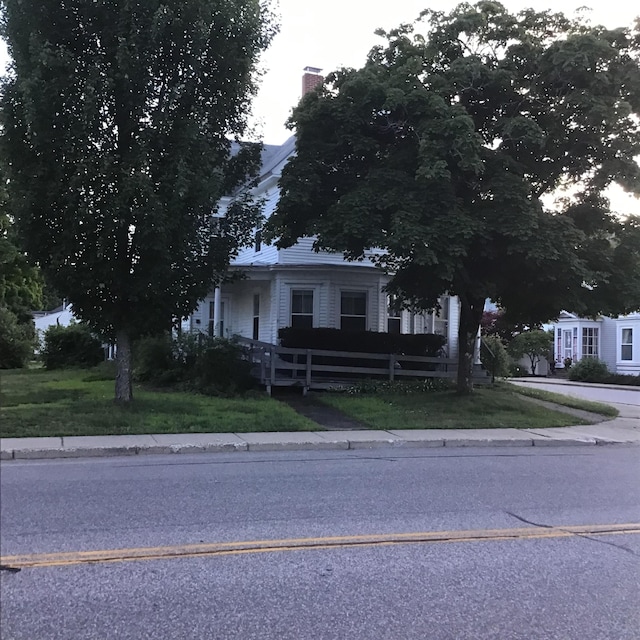 view of front of home with a front yard