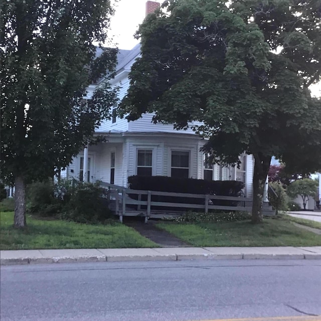 view of front of property