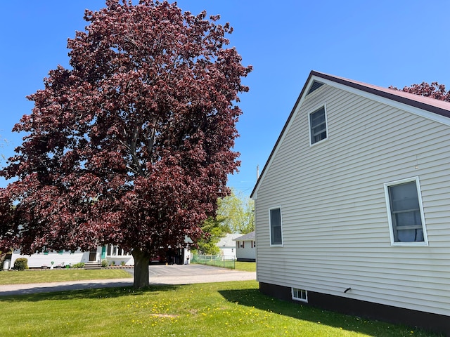 view of side of property featuring a yard