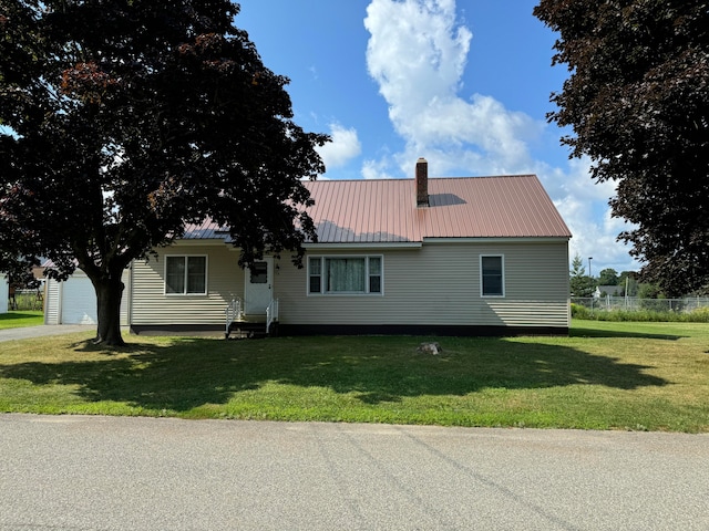 view of front of house featuring a front yard