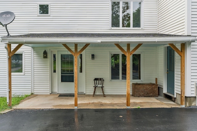 doorway to property with covered porch