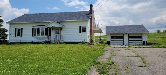 view of front of home with a front lawn