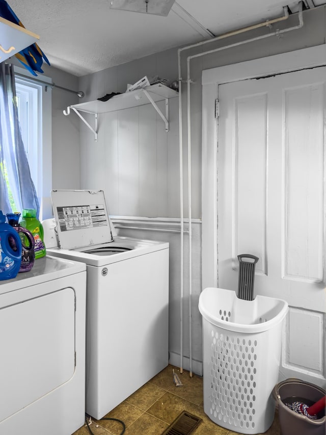 laundry area with tile patterned floors and washing machine and clothes dryer