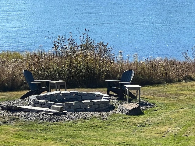 view of yard featuring an outdoor fire pit