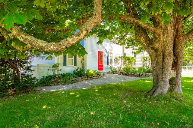 view of front of house with a front lawn