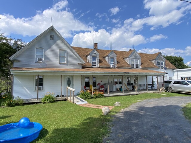 view of front facade with covered porch and a front lawn