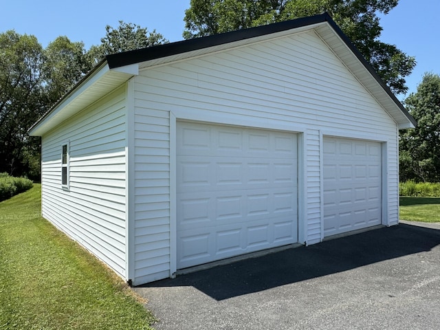 view of detached garage