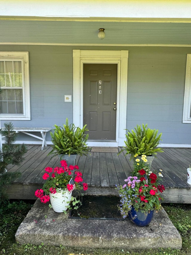 doorway to property with covered porch