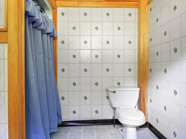 54 Harbor Hills Ln, Addison, ME 04606 - bathroom featuring tile walls, tile patterned floors, toilet, and a shower with curtain