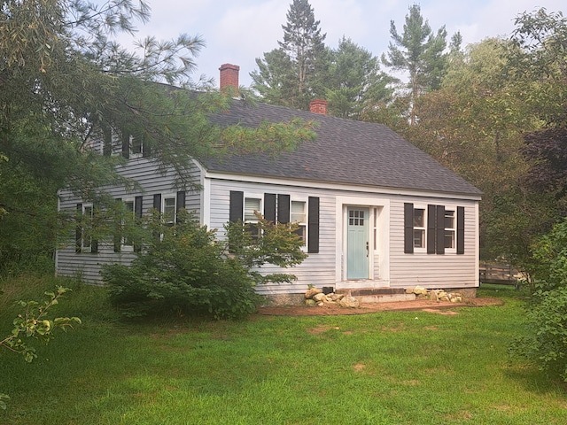 view of front facade with a front lawn