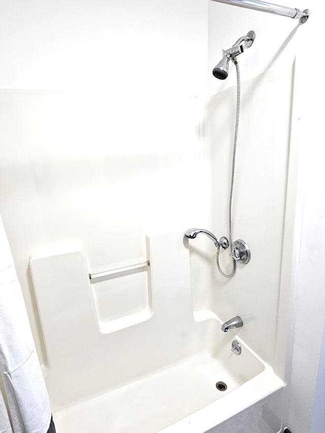 bathroom featuring shower / tub combo with curtain