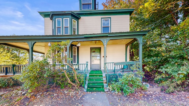 view of front of home featuring a porch